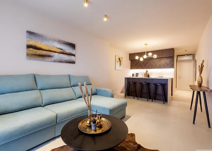 Castle Harbour Elegant 1-bedroom - Heated Pool, Air Conditioning & Fiber Internet In Cristianos Apartment