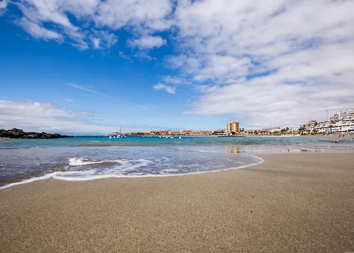 Castle Harbour Elegant 1-bedroom - Heated Pool, Air Conditioning & Fiber Internet In Cristianos *