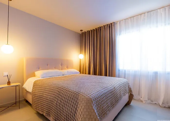 Διαμέρισμα Castle Harbour Elegant 1-bedroom - Heated Pool, Air Conditioning & Fiber Internet In Cristianos *
