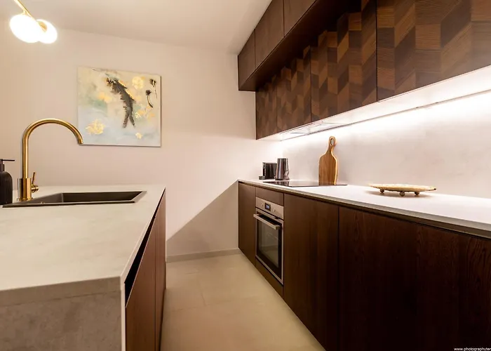 Castle Harbour Elegant 1-bedroom - Heated Pool, Air Conditioning & Fiber Internet In Cristianos *