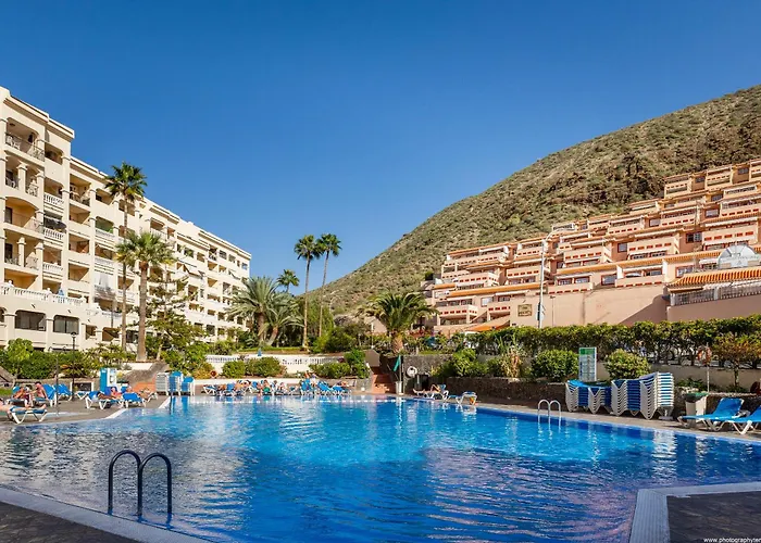 Castle Harbour Elegant 1-bedroom - Heated Pool, Air Conditioning & Fiber Internet In Cristianos Apartment