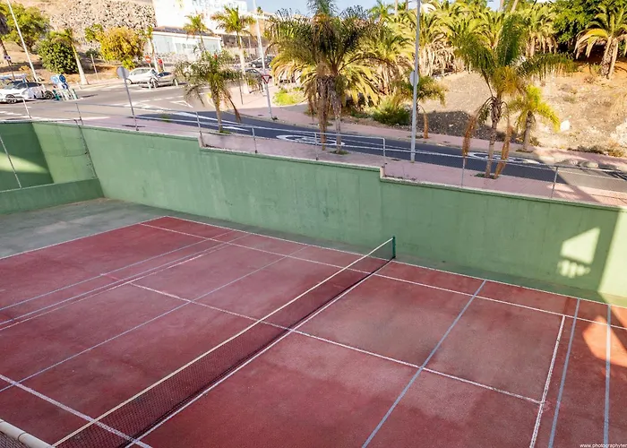 Castle Harbour Elegant 1-bedroom - Heated Pool, Air Conditioning & Fiber Internet In Cristianos *