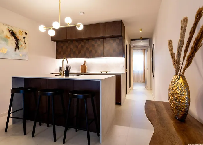 Castle Harbour Elegant 1-bedroom - Heated Pool, Air Conditioning & Fiber Internet In Cristianos