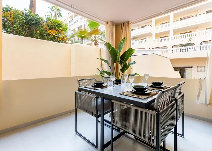 Castle Harbour Elegant 1-bedroom - Heated Pool, Air Conditioning & Fiber Internet In Cristianos * Los Cristianos (Tenerife)